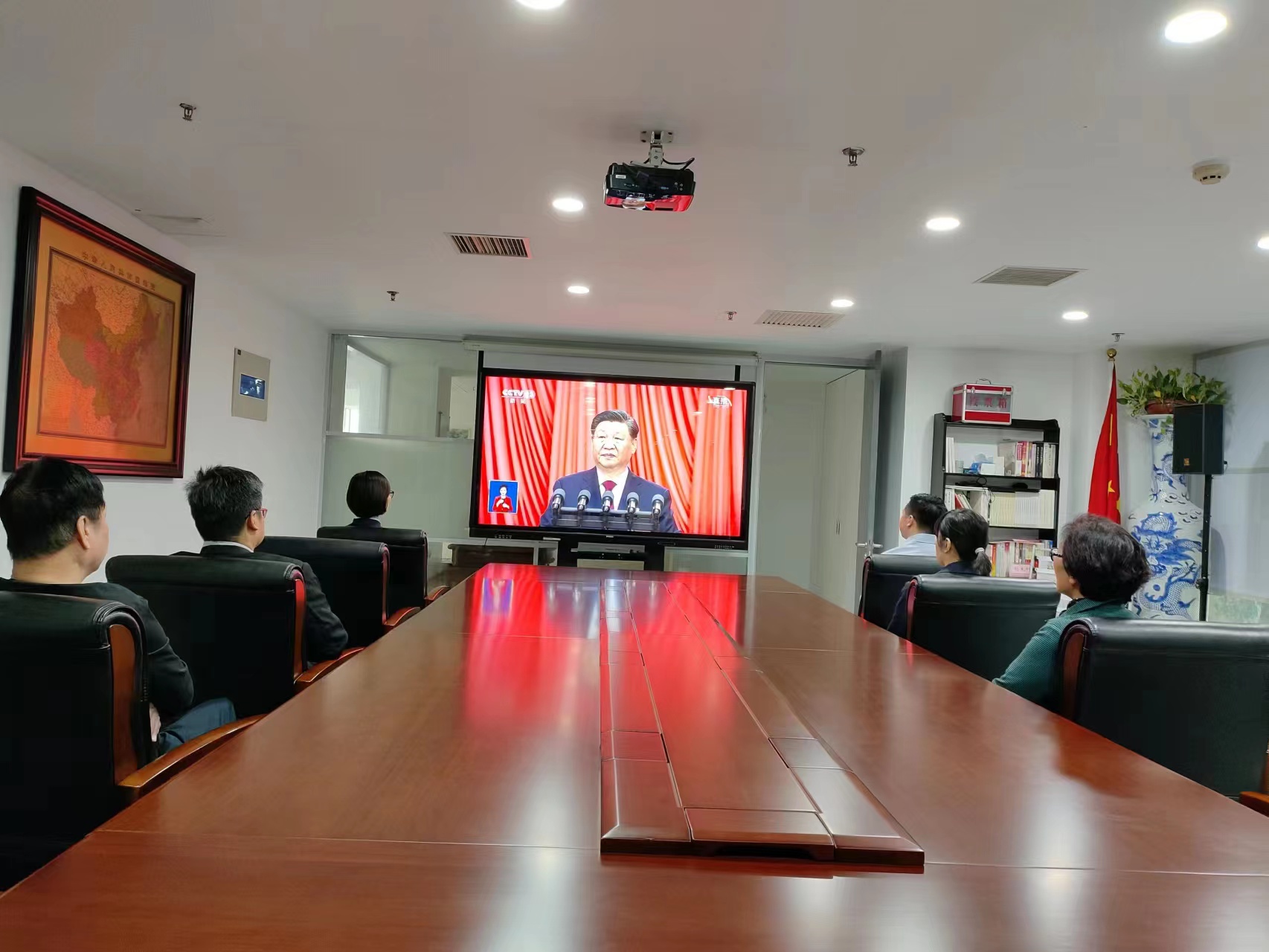 觀看黨的二十大開幕式.jpg 觀看黨的二十大開幕式.jpg